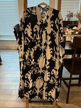 Black & Cream Patterned V-Neck Women's Dress